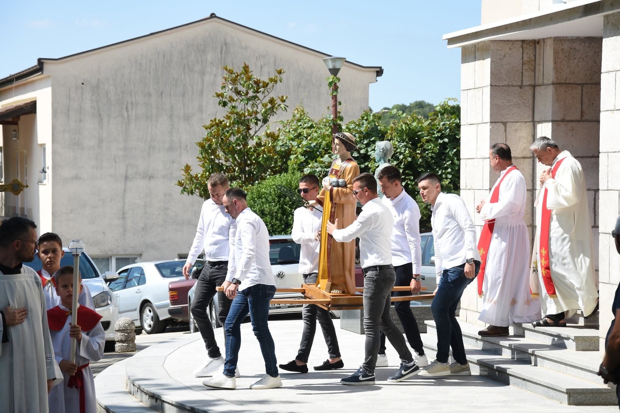 Procesija s kipom sv. Stjepana na Stipandan