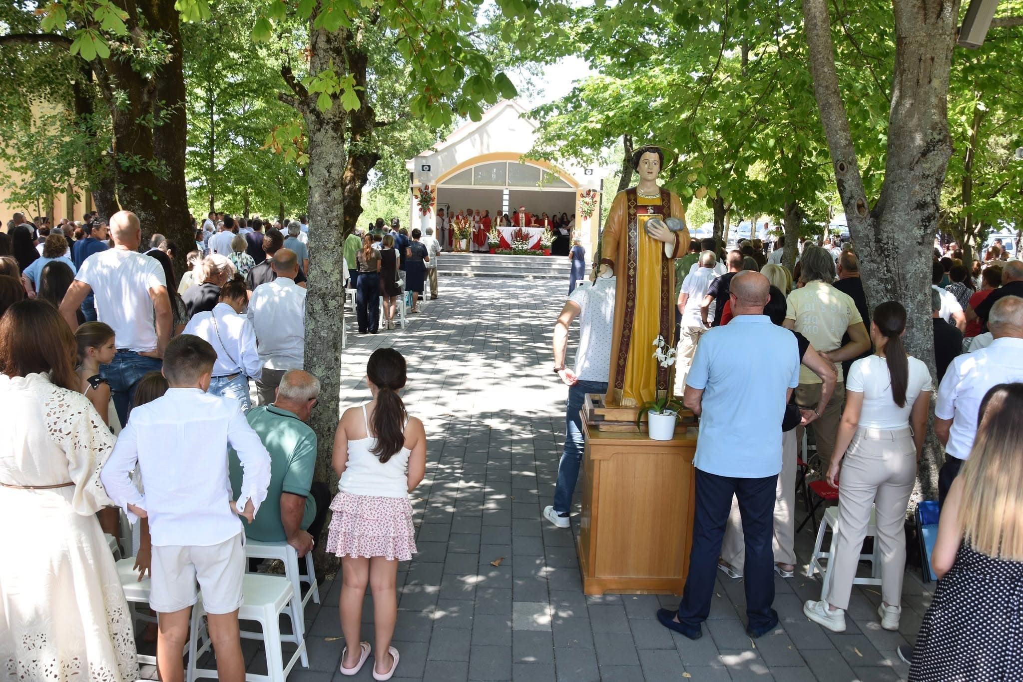 Pučka misa na Stipandan ispod čerinskih hrastova
