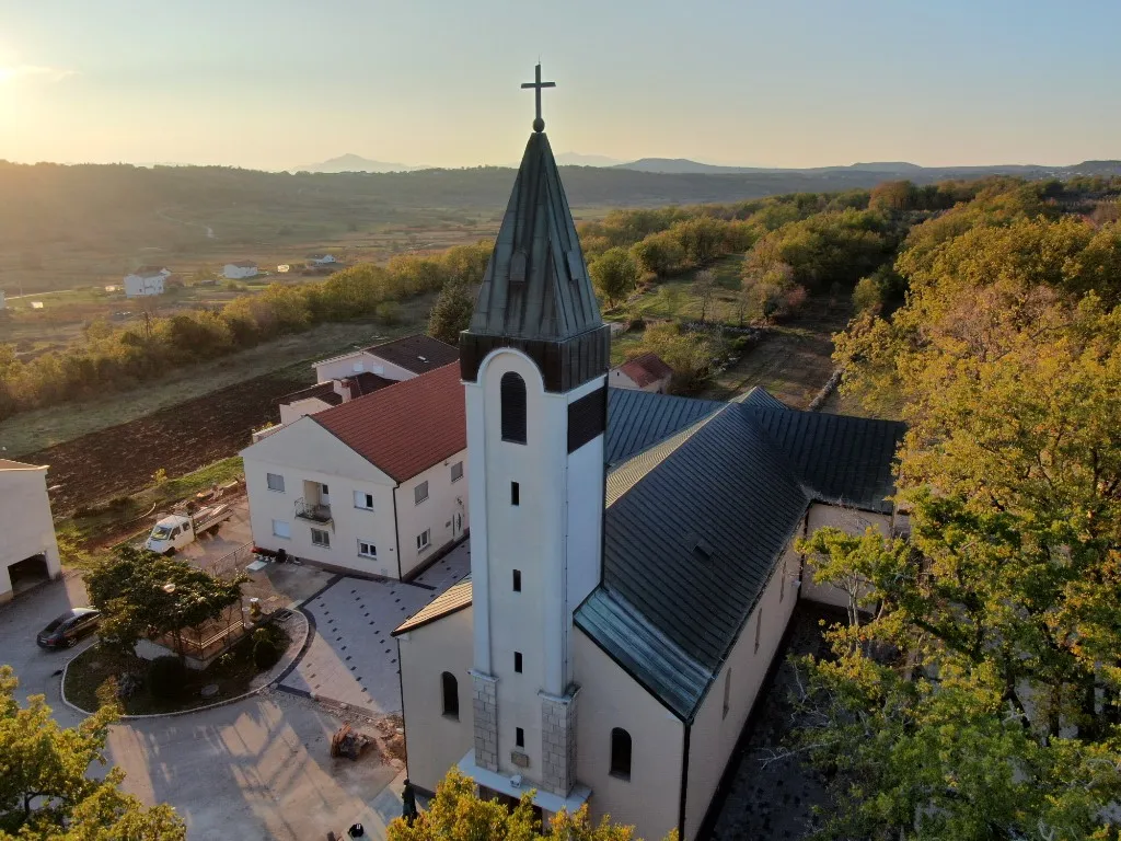 Župna crkva sv. Stjepana Prvomučenika u Čerinu